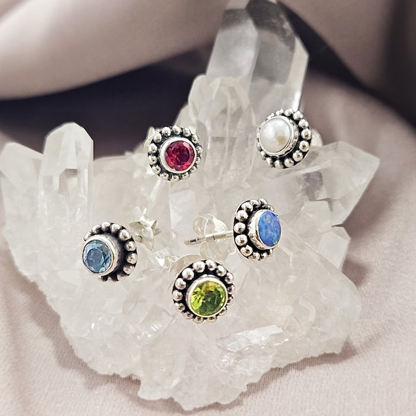 Flower Daisy Birthstones Silver Stud Earrings, Small Floral Stone Sterling Silver Studs, Garnet Pearl Peridot Opal Blue Topaz Gemstones Gift