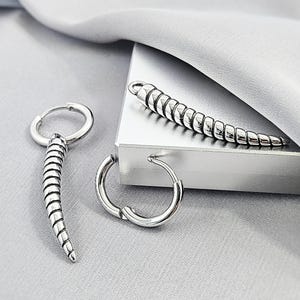 Petites boucles d'oreilles longues en forme de corne, petites créoles amovibles en acier chirurgical 2 en 1, cadeau bijoux cool Edgy Emo grunge pour homme