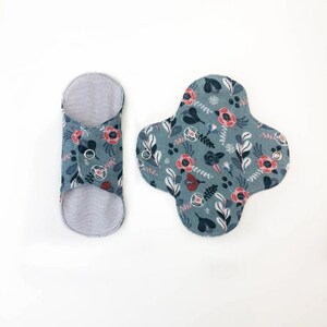 Organic menstrual pads for women, light flow pad, reusable cloth panty liner, panty liner set, muslin cotton daily panty liners Blue flowers