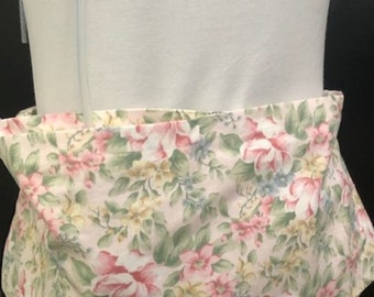 Magnolia Print Fabric Garment Holds 4 Drains with Inner Pockets