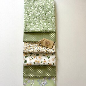 100% Cotton Poplin Fabric Fat Quarter Bundle Vintage Rose Floral Flowers Polka Dot Spot Green Yellow Rose & Hubble