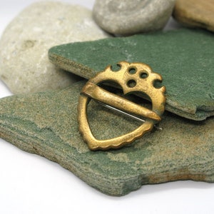 Kalevala Koru Bronze Brooch Pin Hearth KK