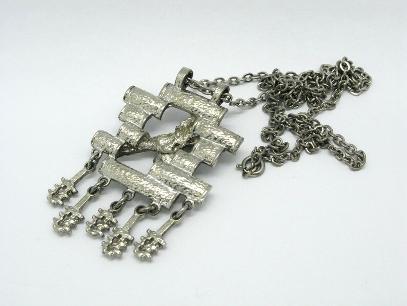 Kalervo Sainio Pendant for Toive Koru Modernist Brutalist Nordic Finnish Scandinavian Design Silver Plated Pewter 1970s Necklace