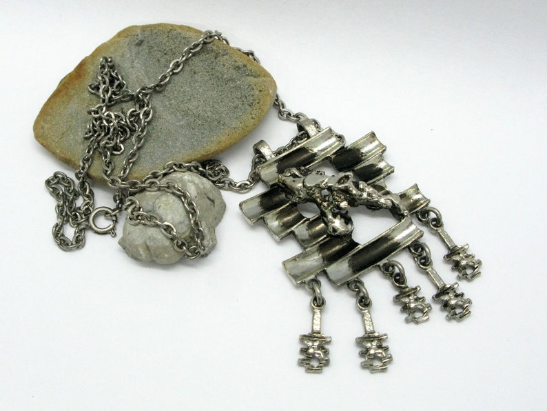 Kalervo Sainio Pendant for Toive Koru Modernist Brutalist Nordic Finnish Scandinavian Design Silver Plated Pewter 1970s Necklace
