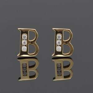 Aretes de oro macizo de 14k con inicial B y circonitas. Ideales para hombres, mujeres y niños, así como para el alfabeto. Se venden por unidad o combinados.