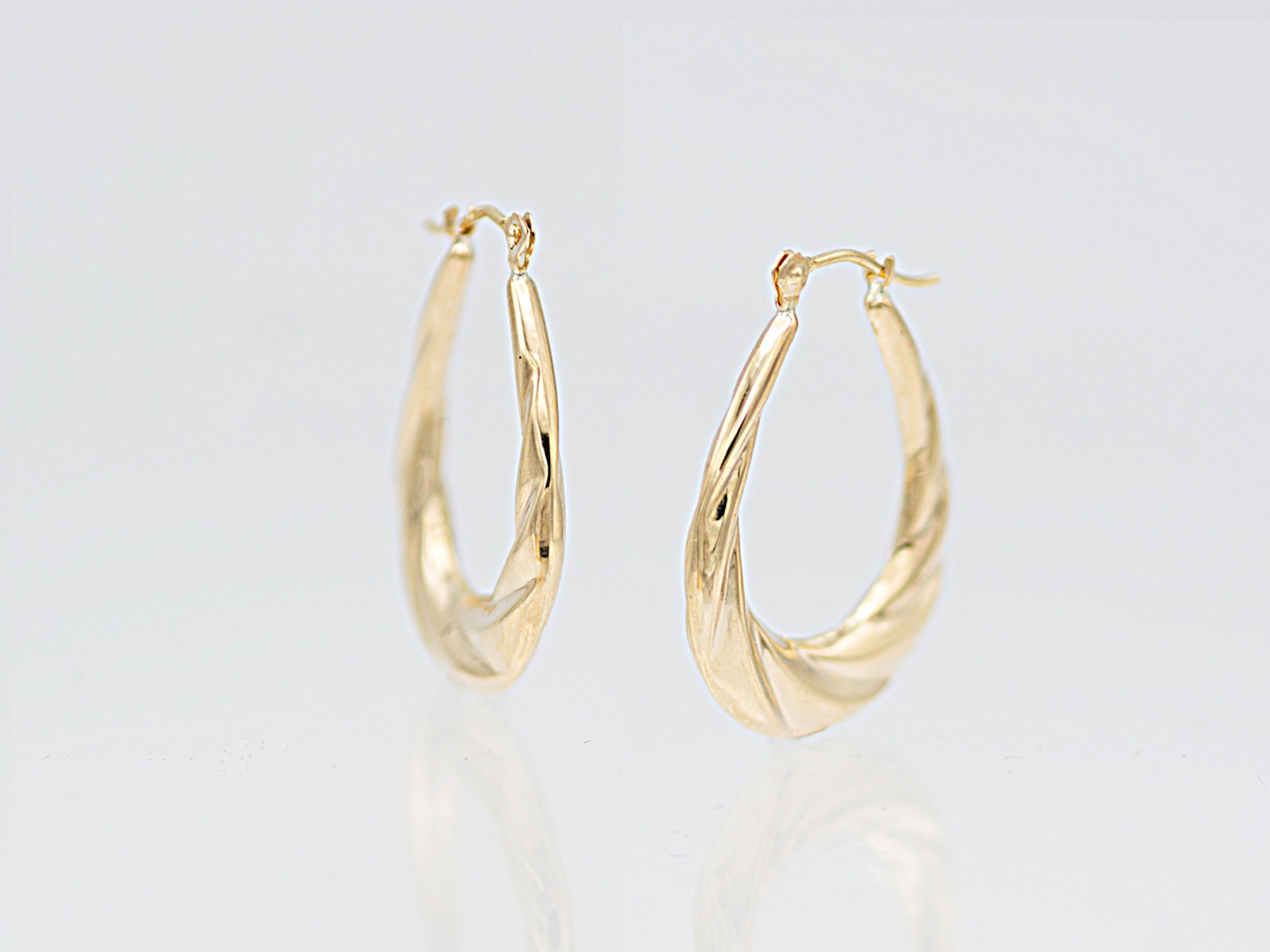 Orecchini A Cerchio Ovali Graduati In Oro Giallo 14 Carati: Finitura Testurizzata, Leggeri - Italia - Foto 4