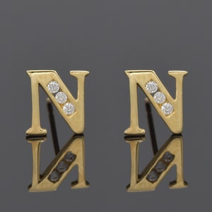 Aretes con inicial N de 14 quilates • PAR, Aretes con letras • Aretes con alfabeto • Oro amarillo macizo de 14 quilates • Como los ven las celebridades • PAR