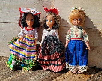 Three old doll girl