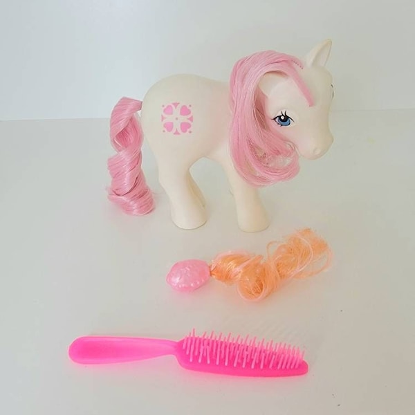 My Little Pony Vintage G1 Sundance 1983 Hasbro White with Pink Hearts MLP + accessories