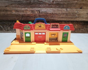 Fisher Price Vintage Little People main street house 1986 #2368