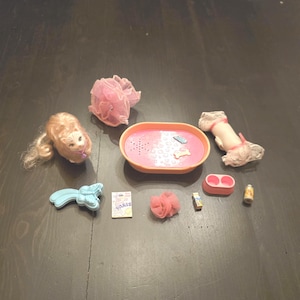Vintage set med Kitty Barbie katttillbehör