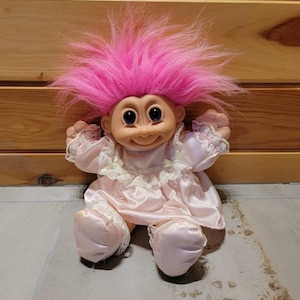 Trollpuppe Russ Vintage Hellrosa Haare Rosa Kleid