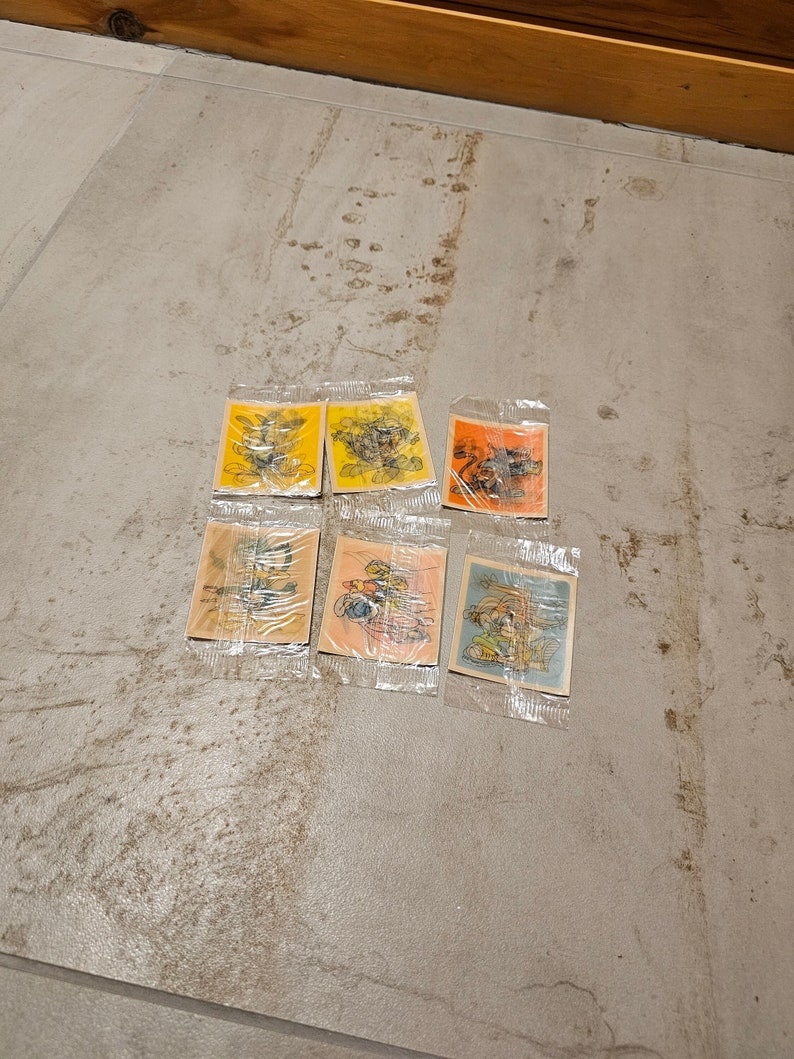 Vintage Hologram Cards 1995 Looney Tunes Furrby Calamity Coyote Plucky