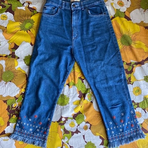 90s daisy embroidered kick capris