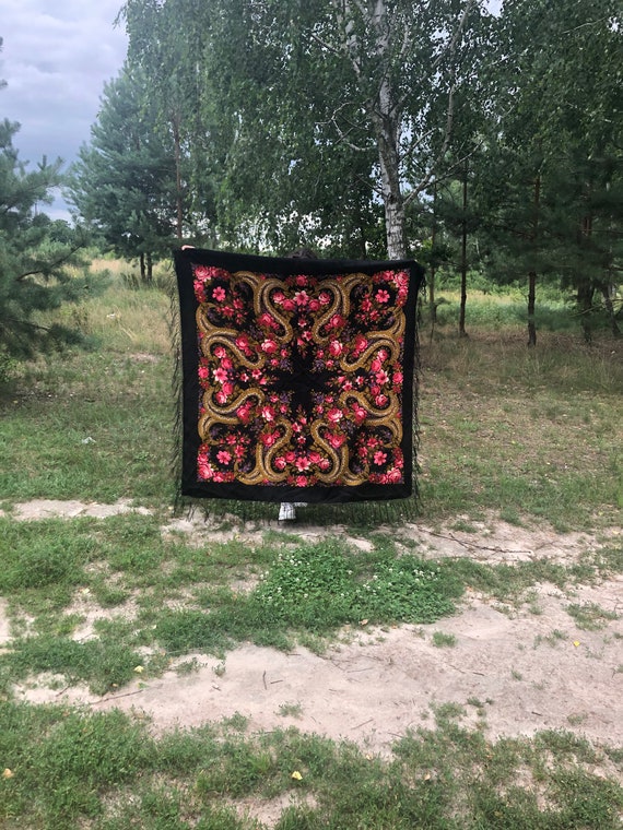 The black scarf Russian shawl shawl Ukrainian shaw