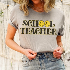 School Teacher Shirt Retro Teacher Fall t-shirt women Smile face Groovy Back to School Elementary Middle School Old New Christmas Teach Gift