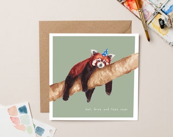 Carte d'anniversaire du panda roux faisant la sieste