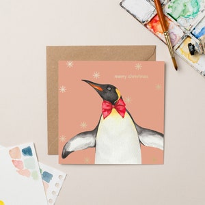 Tarjeta navideña de pingüino con lámina dorada