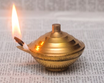 Brass Oil Lamps with Free 100 Wicks Yoga Meditation Beautiful Handcrafted Diya Separate Lid Safety Lighting Ornament Home Room decorations