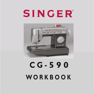 Puede incluir: Máquina de coser Singer CG-590 plateada y gris. La máquina tiene una base negra y un portabobinas rojo. La palabra "SINGER" está impresa en rojo en la parte superior, y "CG-590 WORKBOOK" está impresa en negro debajo.