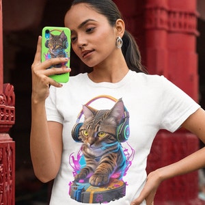Kat. png-Datei. Schablone fertig zum Schneiden. Lineart. SVG, DJ Katze im Kopfhörer