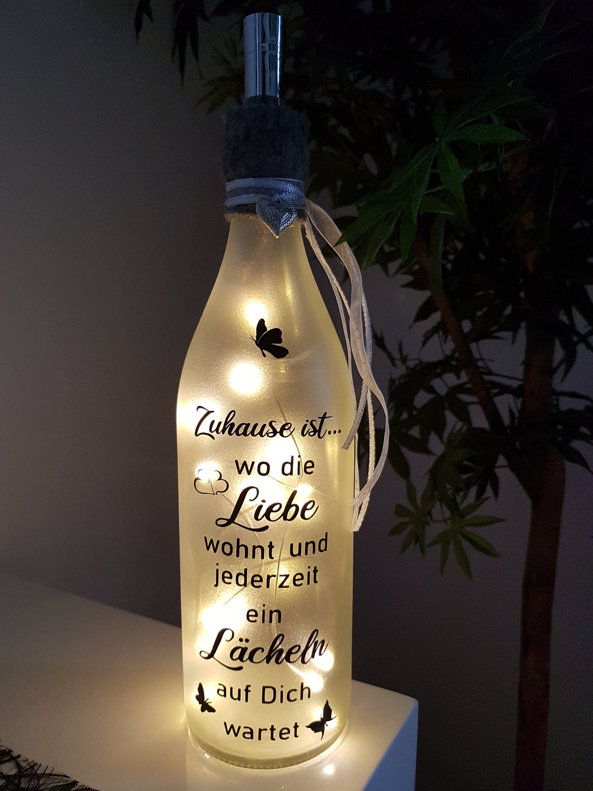 DAGORD LED Flaschenlicht Mit Spruch - Leuchtende Wunschflasche 'Schön, Dass Es Dich Gibt' 16cm