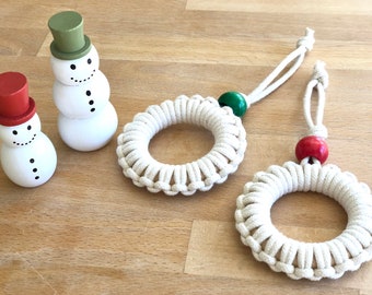 Makramee Weihnachtskranz Ornament: Handgemacht mit Holzperle