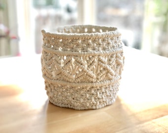 Handgemachter Makramee Korb: Boho Blumentopf gemütlich, Baumwollseil-Dekor