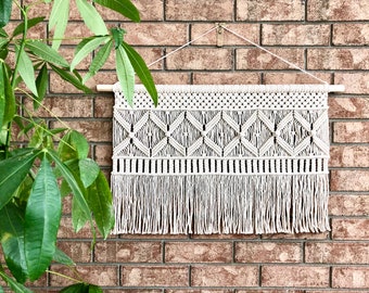 Boho Makramee Wandbehang mit Holzdübel, handgemachtes Dekor