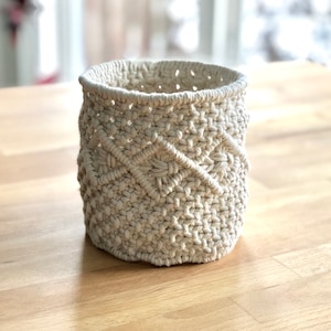 Macrame basket | Macrame plant pot cozy | Boho inspired home decor | Unique gift idea