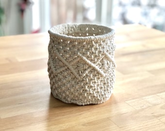 Handgemachter Makramee Korb: Boho Blumentopf gemütlich, Baumwollseil-Dekor