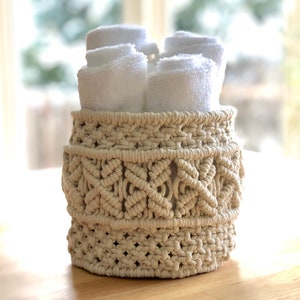 Macrame basket Macrame plant pot cozy Boho inspired home decor Unique gift idea imagem 4