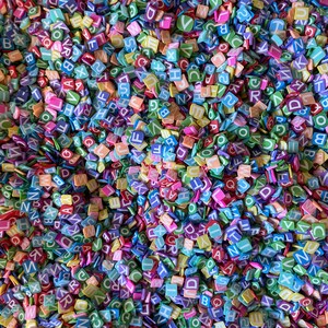 Rebanadas de arcilla polimérica con letras del alfabeto de colores variados de 5 g/10 g/20 g, rebanadas de letras coloridas Fimo para slime y decoración de uñas, lindas letras en inglés Kawaii de 5 mm