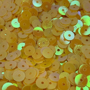 5 g / 10 g / 20 g Shimmering Yellow Sequins Sunny Sparkle Flat Sequin 6mm for garment sewing crafts slimes for clothing wholesale