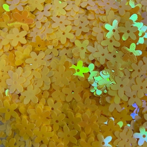 5 g / 10 g / 20 g Shimmering Sparkle Yellow Flower Sequin 8-10 mm for garment sewing crafts slimes for clothing wholesale