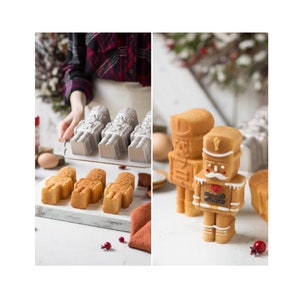 Könnte beinhalten: Goldbraune Backwaren in Form von Spielzeugsoldaten, zusammen mit den Silberformen, die zu ihrer Herstellung verwendet wurden. Die Szene spielt sich auf einer weißen Oberfläche ab, mit ein paar roten Beeren.