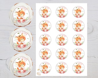 Könnte beinhalten: Eine Bogen Cupcake-Topper mit einem Fuchs, der ein rosa Kleid und einen Blumenkranz trägt. Die Topper sind mit dem Namen "LUISA" bedruckt und perfekt für eine Babyparty oder einen Geburtstag.
