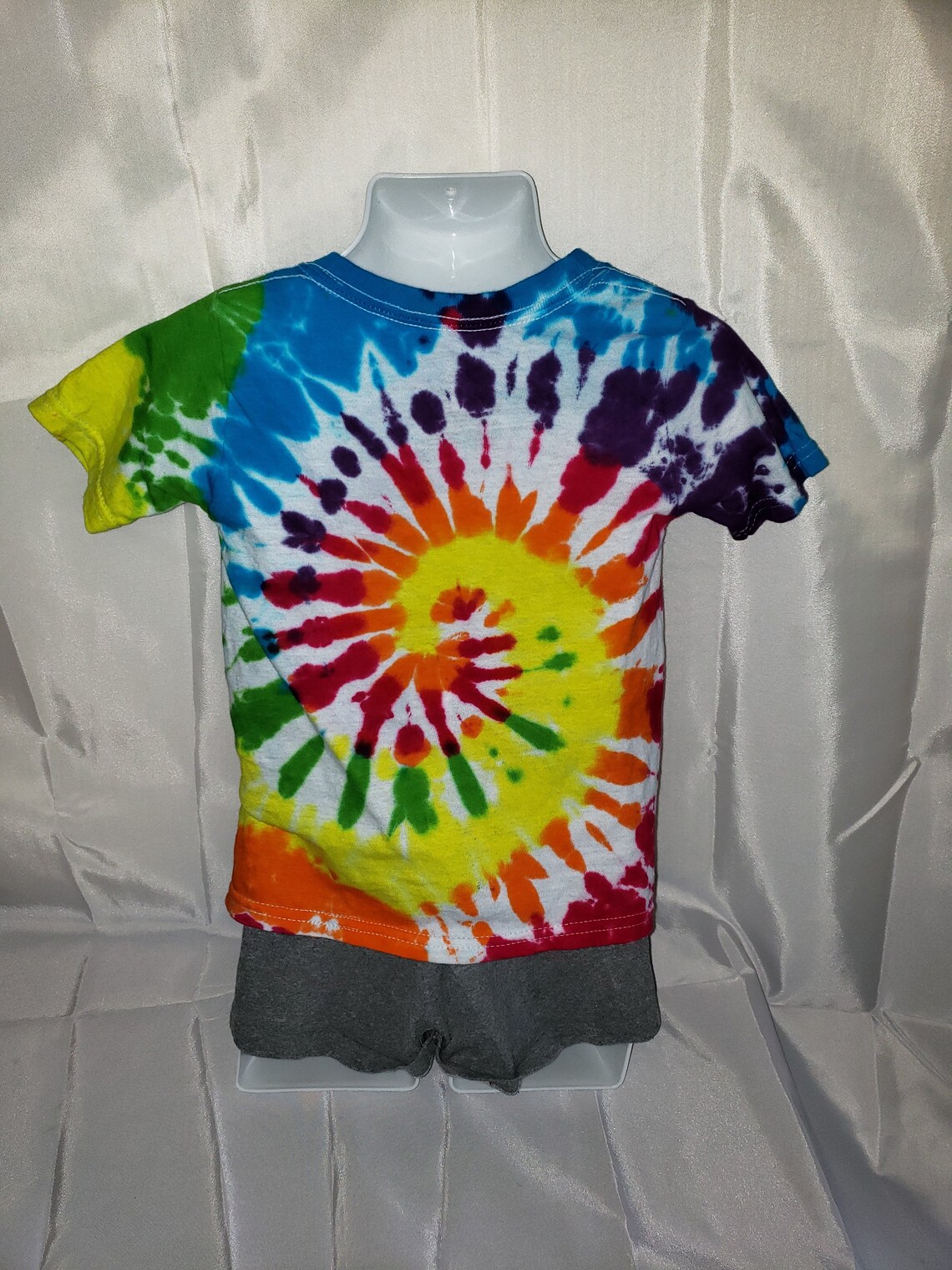 swirl tie dye shirt