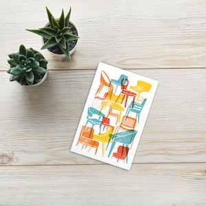 Chaises modernes du milieu du siècle aux couleurs vives Carte postale standard