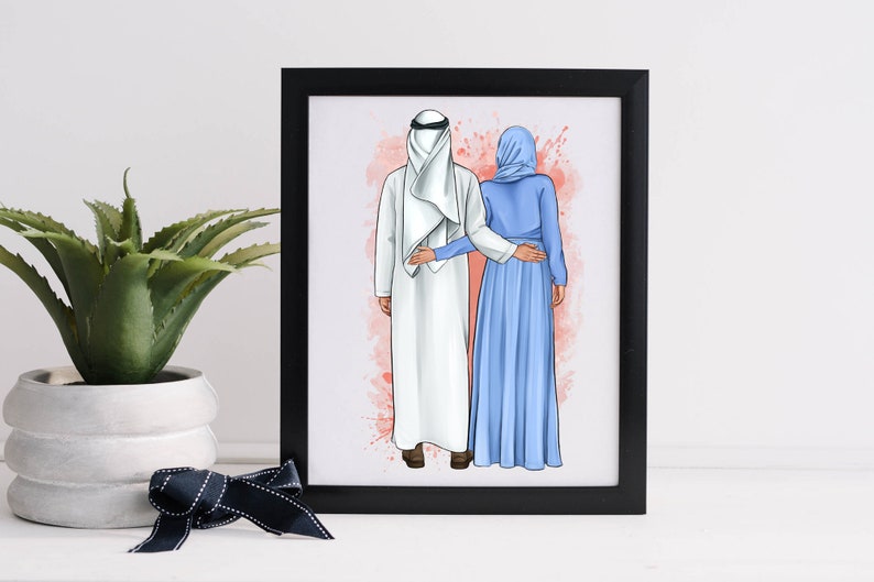 Puede incluir: Una ilustraci&oacute;n digital de una pareja de pie de espaldas, el hombre lleva una t&uacute;nica blanca y una cubierta de cabeza blanca, la mujer lleva una abaya azul y un pa&ntilde;uelo azul. El fondo es una acuarela de color rosa y blanco.