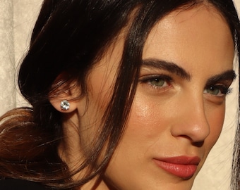 classic and elegant four carats stud earrings