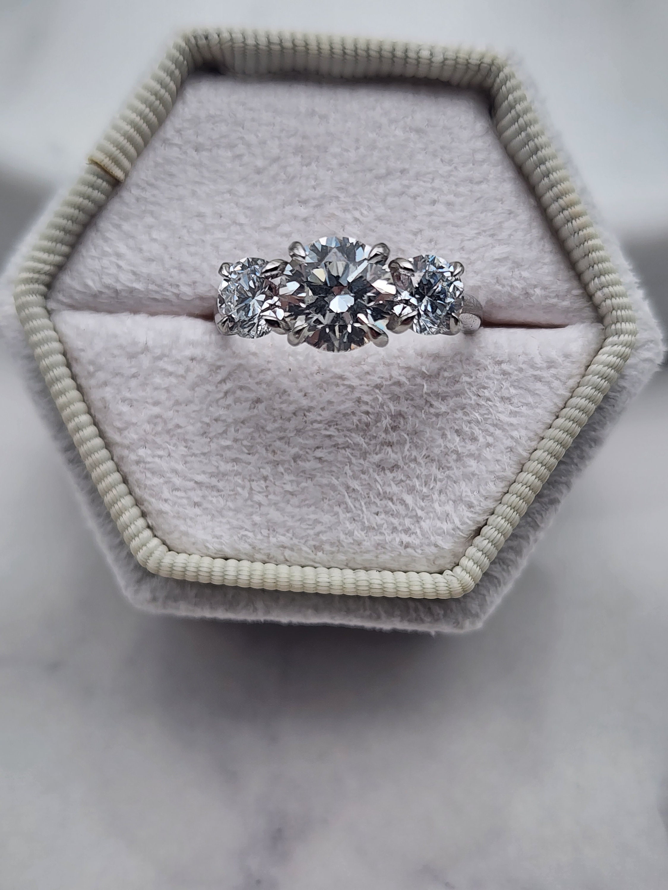 Round Brilliant Trio Engagement Ring - Etsy