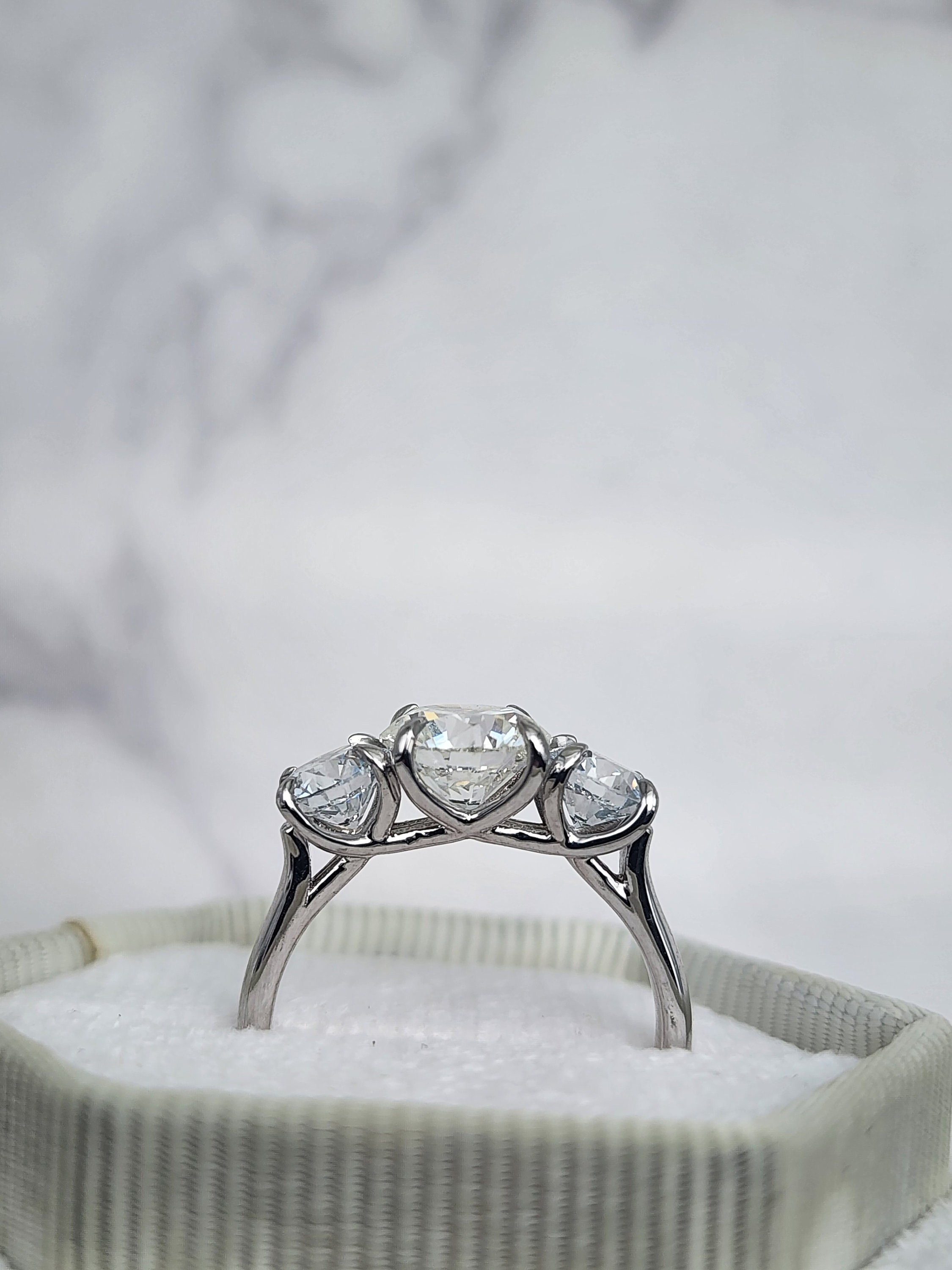 Round Brilliant Trio Engagement Ring - Etsy