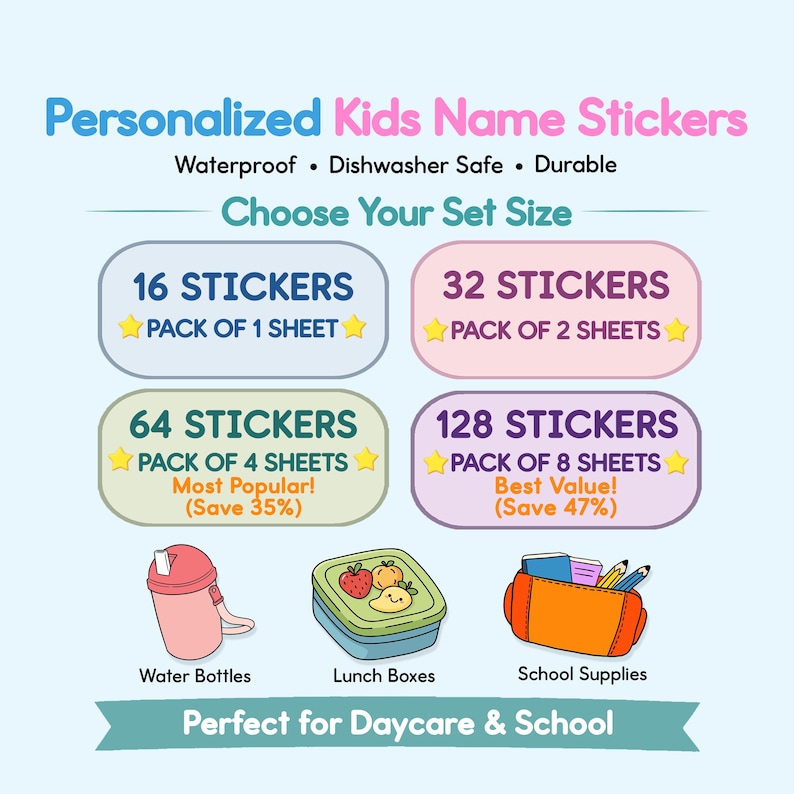 Op de afbeelding: Afbeelding met gepersonaliseerde naamstickers voor kinderen, waterdicht en duurzaam. Sets van 16, 32, 64 of 128 stickers. Voorbeelden: waterflessen, lunchboxen en schoolspullen. Tekst: "Perfect voor de kinderopvang & school."