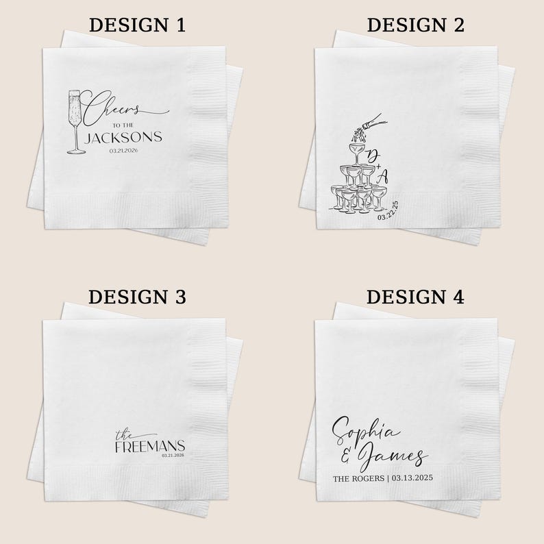 K&ouml;nnte beinhalten: Vier quadratische wei&szlig;e Papierservietten mit schwarzen Druckmotiven. Design 1 zeigt ein Champagnerglas und den Text Cheers to the Jacksons 03.21.2026. Design 2 zeigt einen Champagnerturm mit D+A und 03.22.25. Design 3 zeigt the Freemans 03.23.2026. Design 4 zeigt Sophia & James The Rogers 03.13.2025.