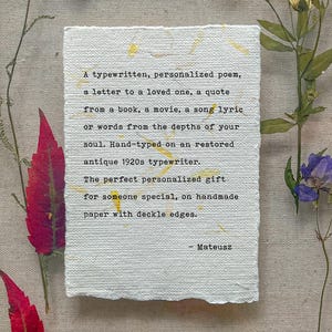 Poesia artistica personalizzata, scritta a mano su carta artigianale con fiori pressati, libro di citazioni motivazionali, canzone, macchina da scrivere d'epoca