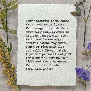 Su cita personalizada, poema, carta de amor en papel texturizado artesanal, cita personalizada escrita a máquina en papel de pétalos de flores azules y amarillos hecho a mano
