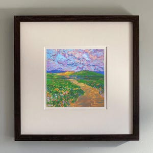 Ölgemälde Kunst Sonnige Bergspur Blumen & grüne Wiesen | Miniatur Kunstdruck mit Passepartout auf Archival Papier im 8 x 8 inch Rahmen