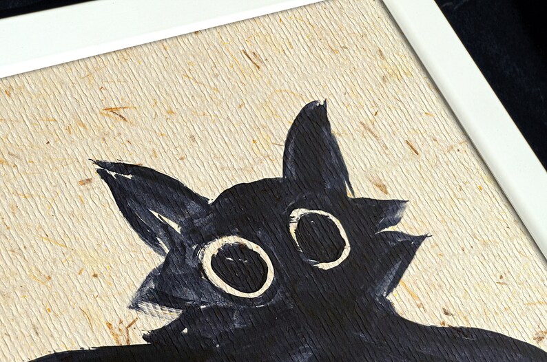 Målning Svart zenkatt liggande konsttryck av samtida wabi-sabi konstpapper med bananfibrer textur Rolig djurposter av modern konstnär Premium Giclée Print