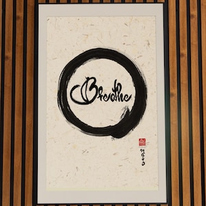 Arte della calligrafia Zen "Respira" all'interno del pennello Enso Circle inchiostro giapponese sumi, pittura di meditazione fatta a mano decorazione murale mantra religioso buddista